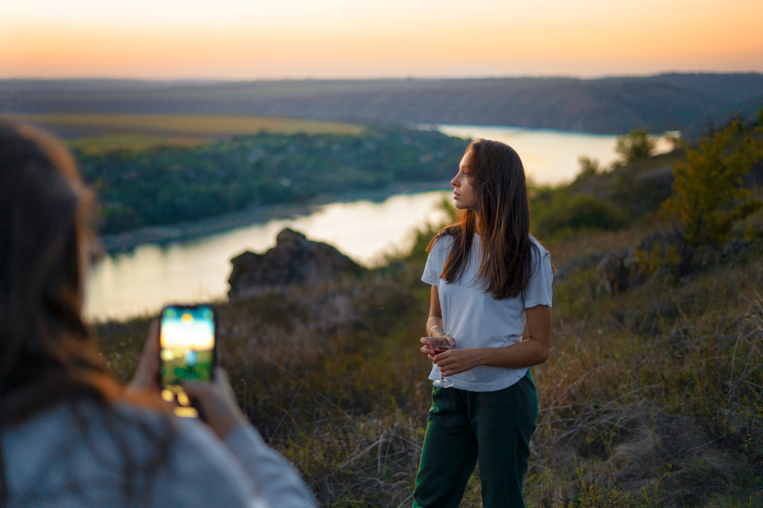 Trucos para la fotografía móvil: dispara en RAW, conserva los reflejos y aplica ediciones por lotes que se adapten bien al viaje